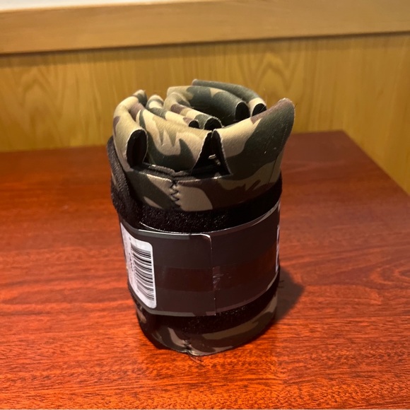 NEW STUBBY STRIP DRINK CARRIER HOLDER w/ STRAP - Picture 3 of 3